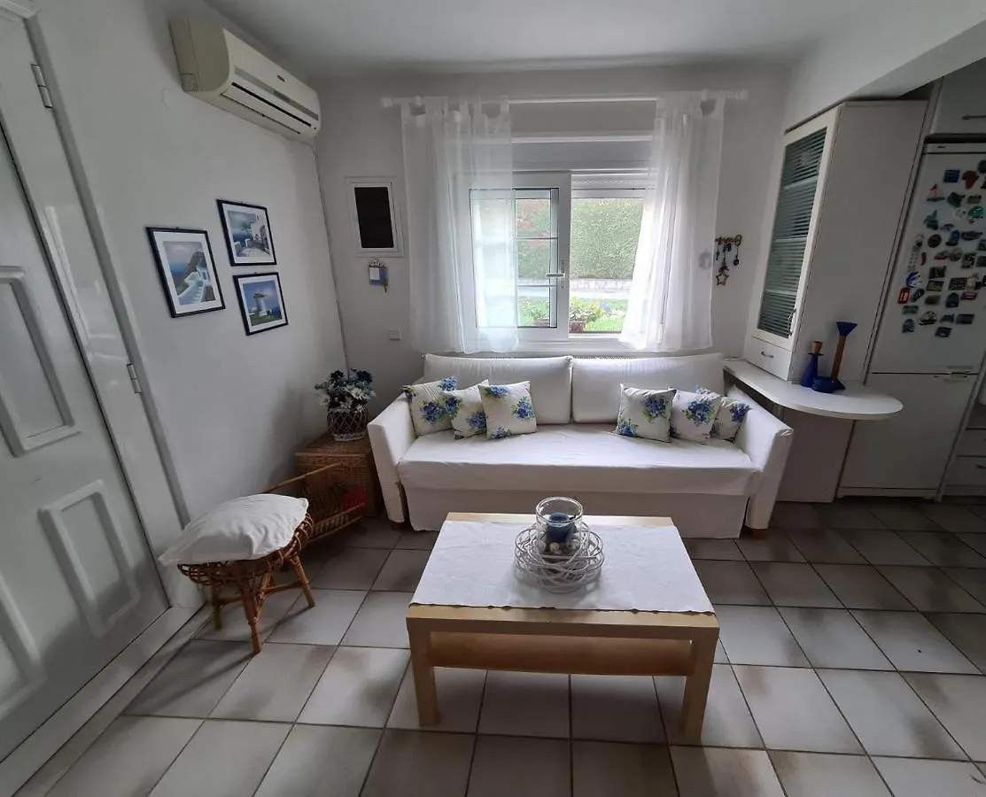 Wonderful House With Private Garden Villa Flogita